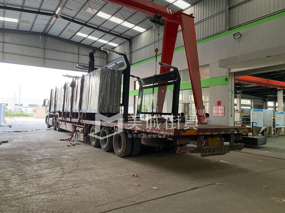 2022.9.21美城街具供應(yīng)咸陽(yáng)候車(chē)亭第二車(chē)發(fā)貨現(xiàn)場(chǎng) 2022.9.21美城街具供應(yīng)咸陽(yáng)候車(chē)亭第二車(chē)發(fā)貨現(xiàn)場(chǎng)